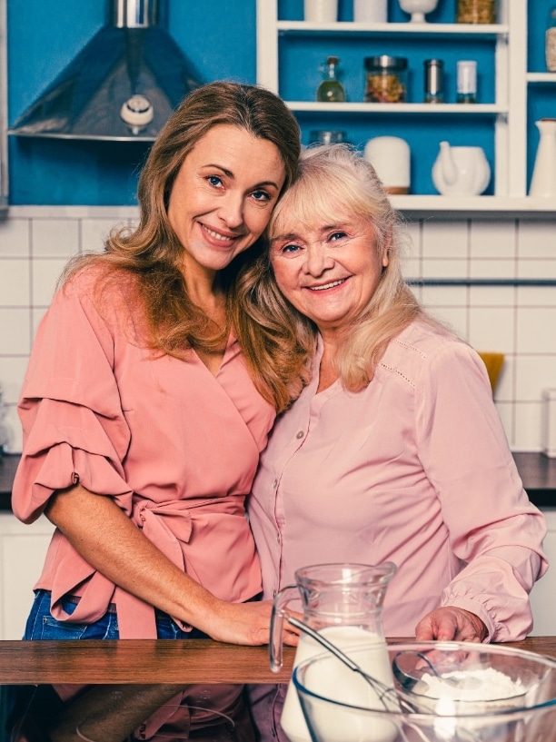 Hi, I’m Ellie James, the cook behind Easy Cooks Recipes